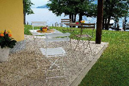 Immagine di set giardino composto da tavolo quadrato e due sedie pieghevoli in ferro color tortora con bloccaggio di sicurezza, tavolo misure cm. 60x60 h.71, sedia misure cm. 42x48 h.81                                                                                                                                                                                                                                                                                                                                       